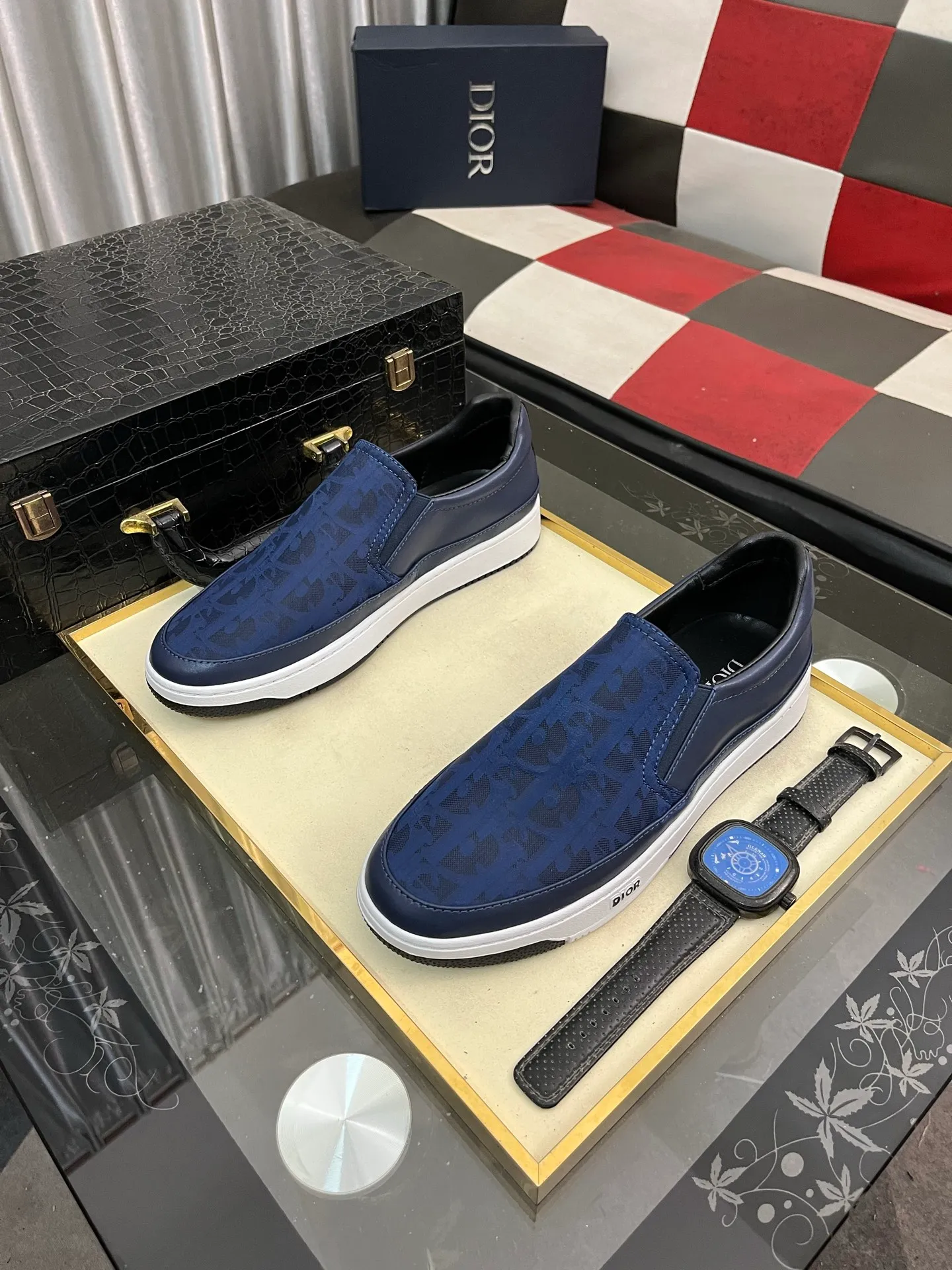 Men's men's shoes 💰420⌚️⌚️Dior unique modern style sneakers. Counter purchasing 🏃casual leather shoes😍😍 original cowhide leather imported from Italy (refuses to discolor and grind feet) soles: original soles specially provided by the original factory, super cool😍 lace up and walk with wind👍 style design ⚠️ super comfortable and wear-resistant original soles. Code number: 38-444️⃣Colors available